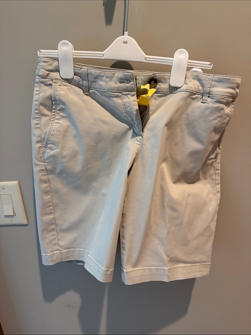 Tommy Bahama Women's Bermuda Shorts - Light Cream